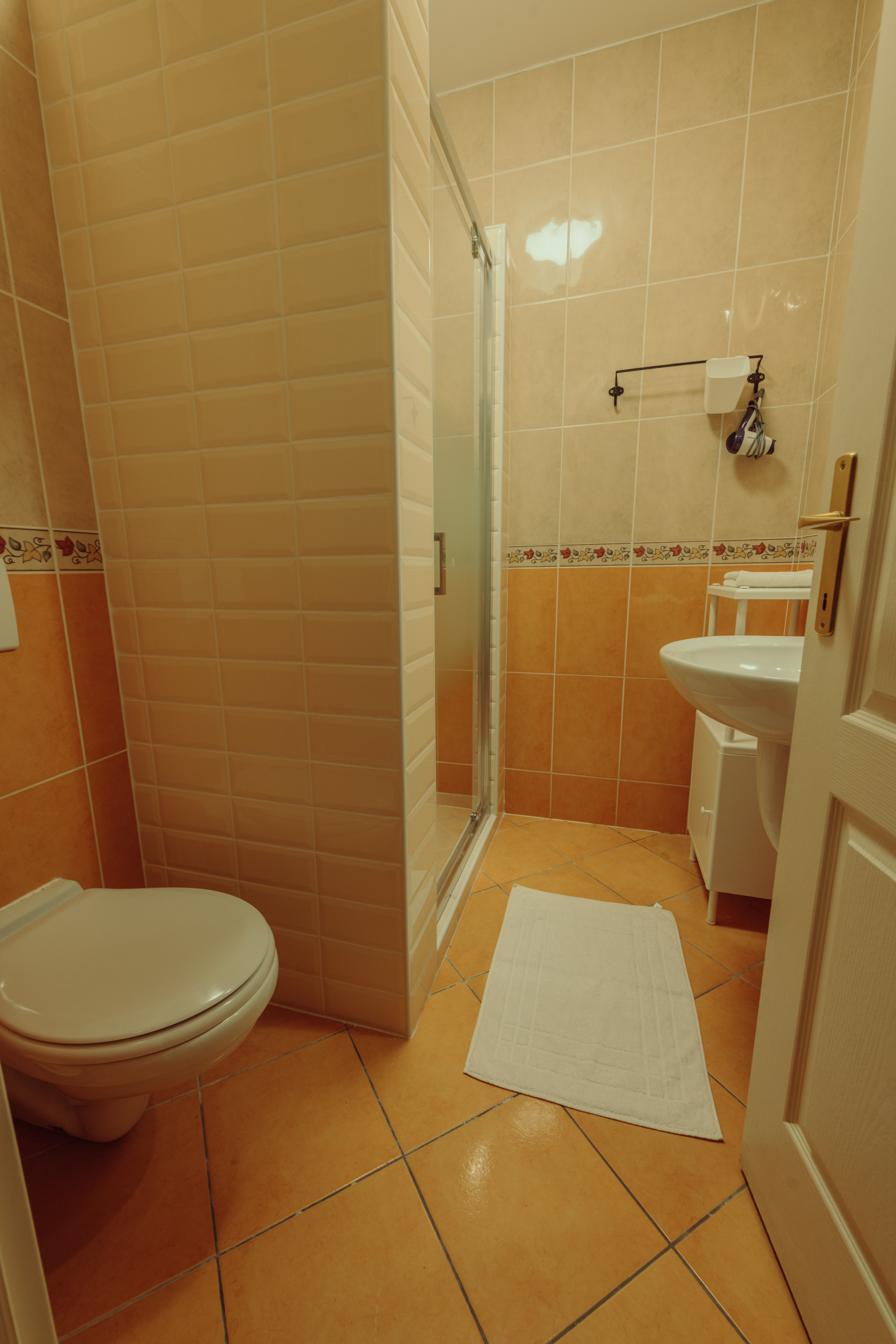 Hatszemélyes apartman
