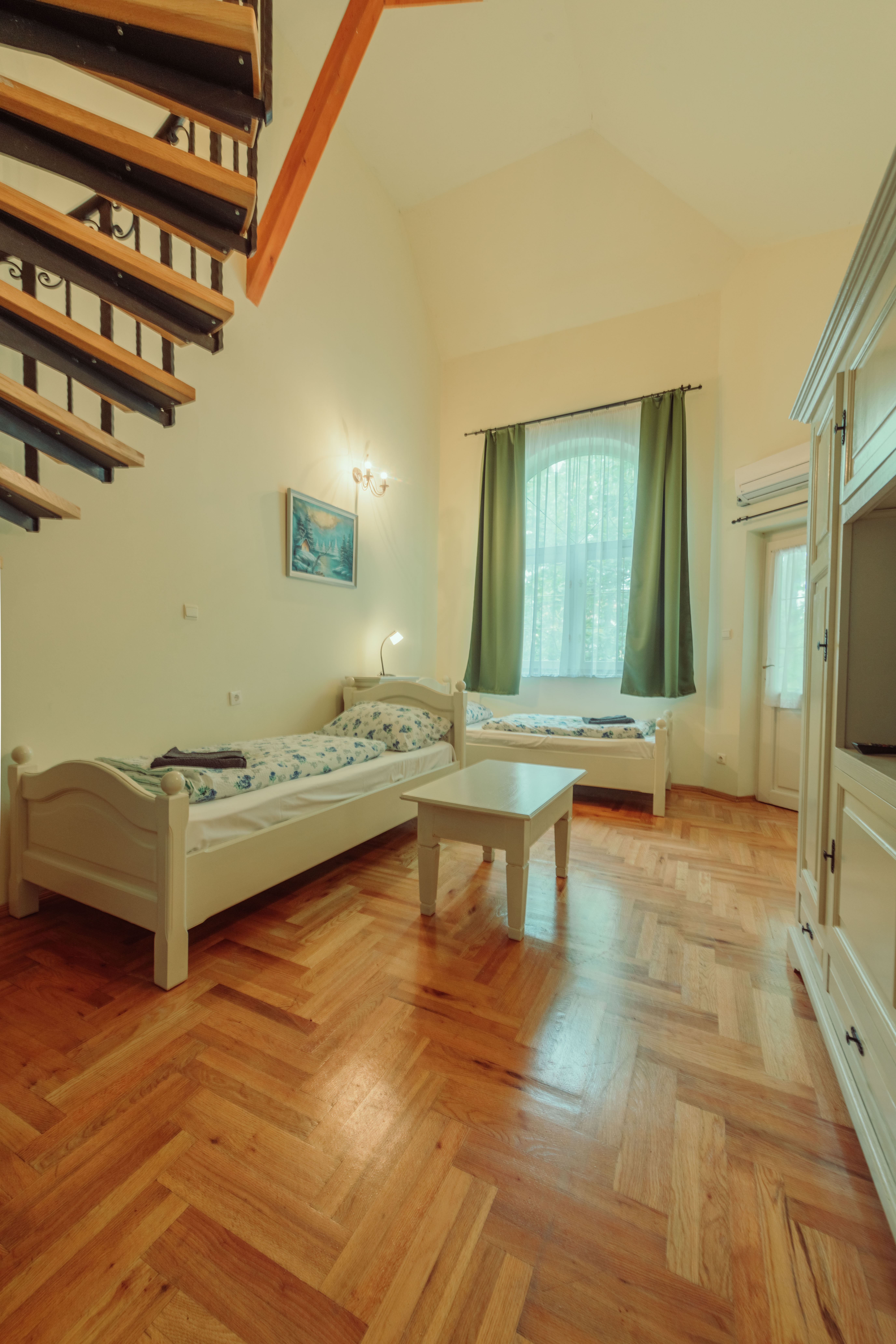 Hatszemélyes apartman