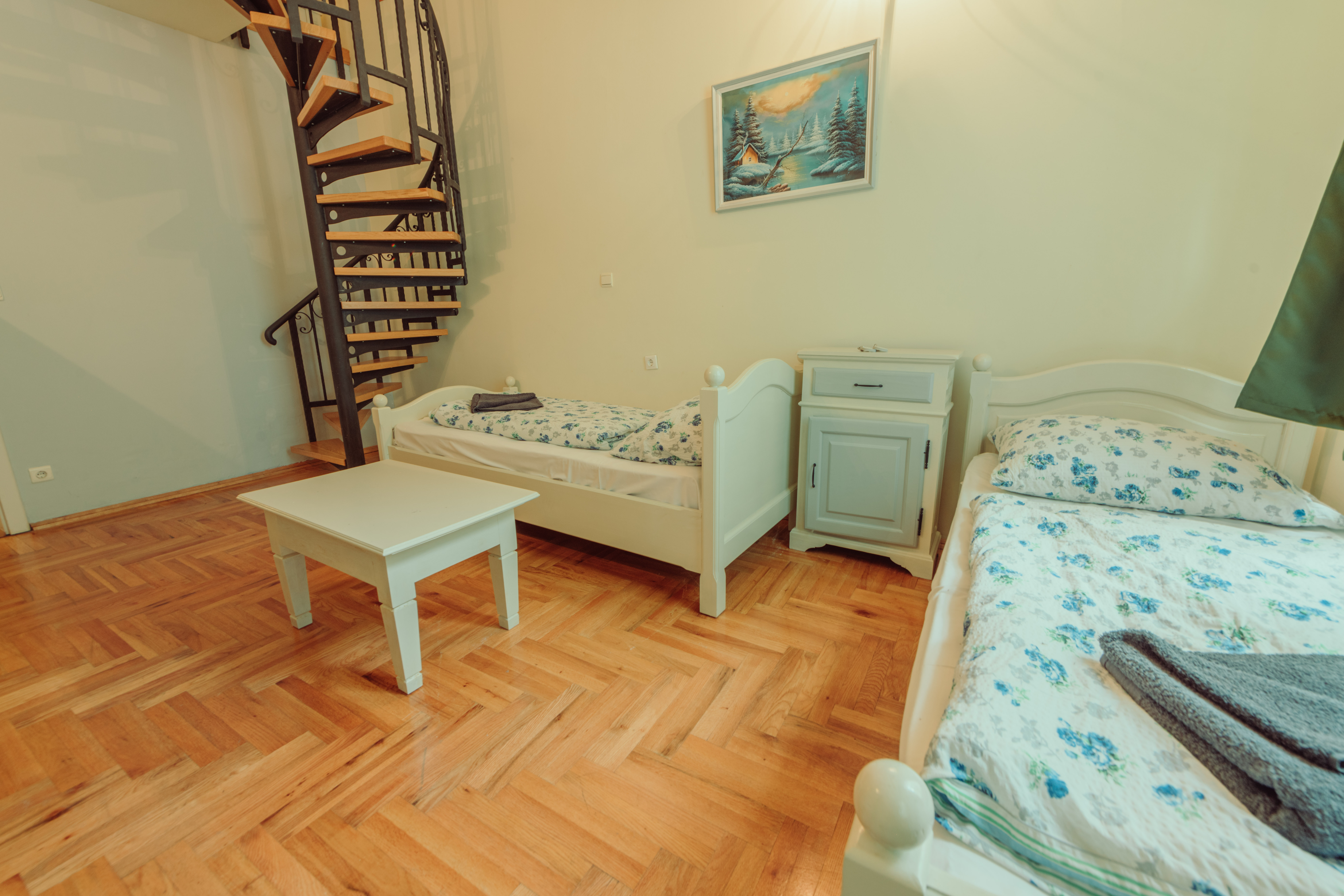 Hatszemélyes apartman