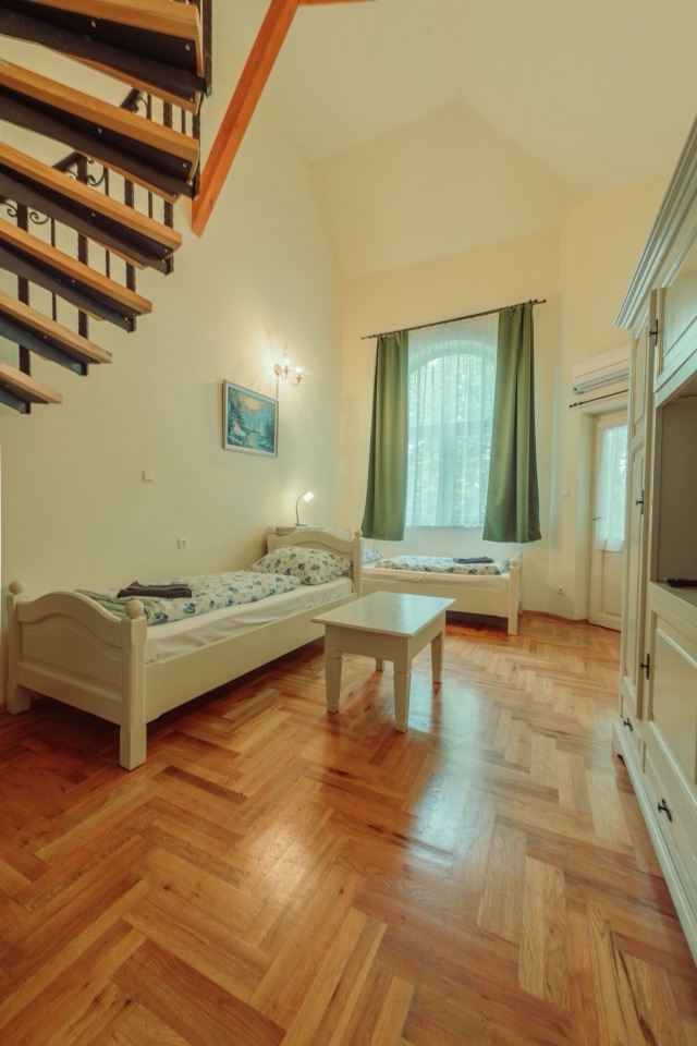 Hatszemélyes apartman